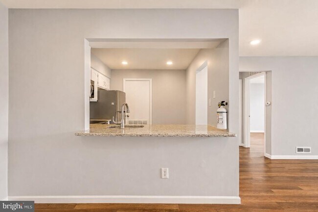 Building Photo - 3520B Neils Ct