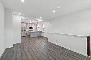 Building Photo - 146 Nassau St
