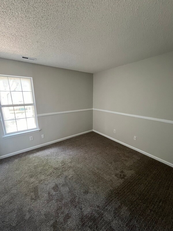 Building Photo - 11128 White Stag Dr