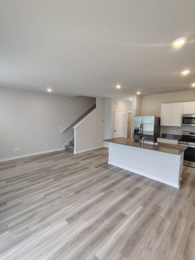 Building Photo - 725 Big Bnd Ct