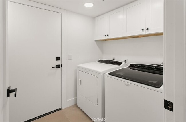 Building Photo - 15 Alejo