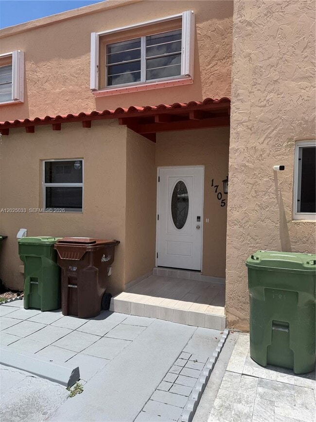 Building Photo - 1705 W 57th St