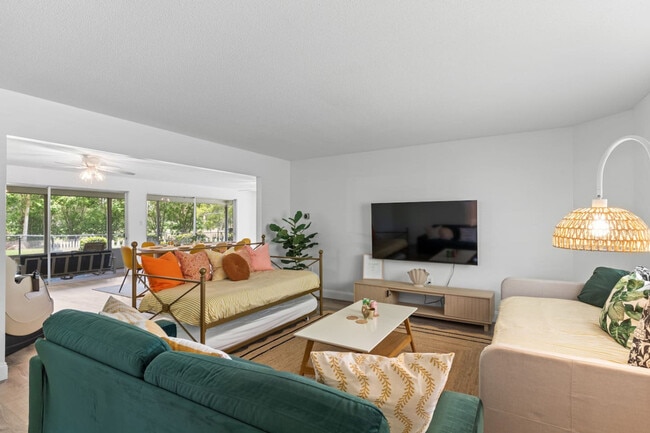 Building Photo - 460 Magellan Dr