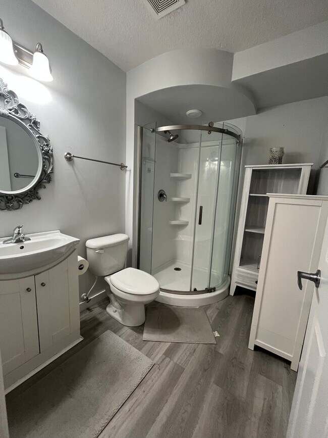 Building Photo - Flagler Beach 2BR/1.5BA Fully Furnished Upstairs Apartment – Across from the Ocean