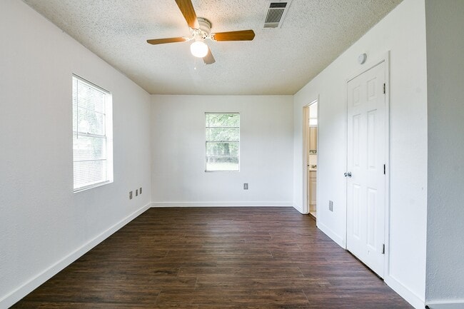 Building Photo - 24204 Linda Ln