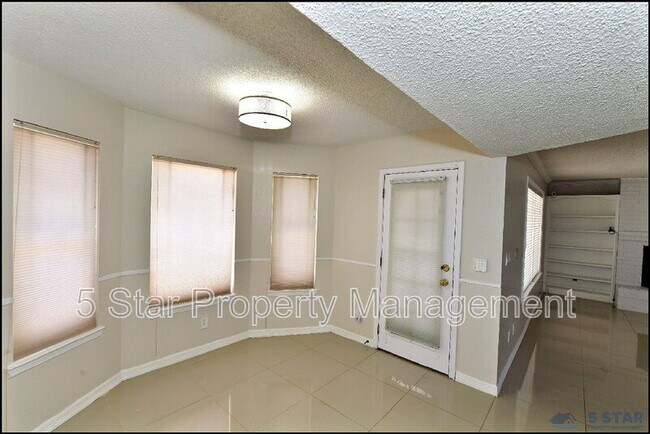Building Photo - 529 Castlerock Ln