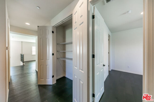 Building Photo - 22379 Driftwood Ct