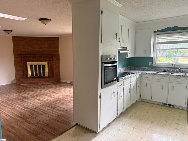 Building Photo - 10 Ellesmere Dr