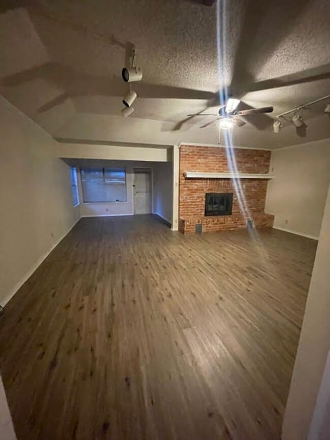 Building Photo - 510 32nd St NE