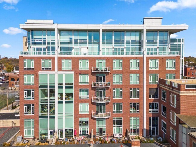 Building Photo - 1145 N High St