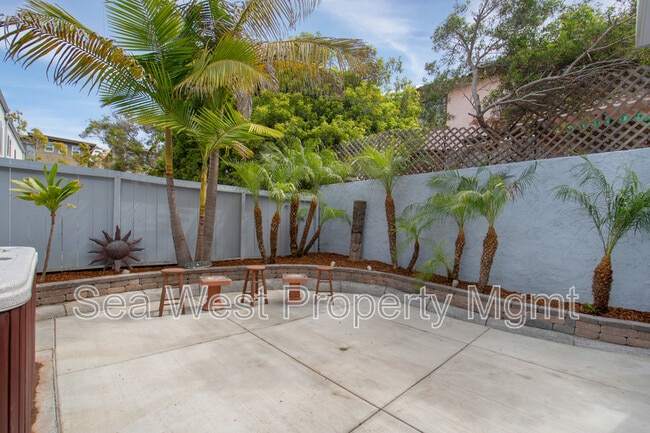 Building Photo - 846 S Cedros Ave