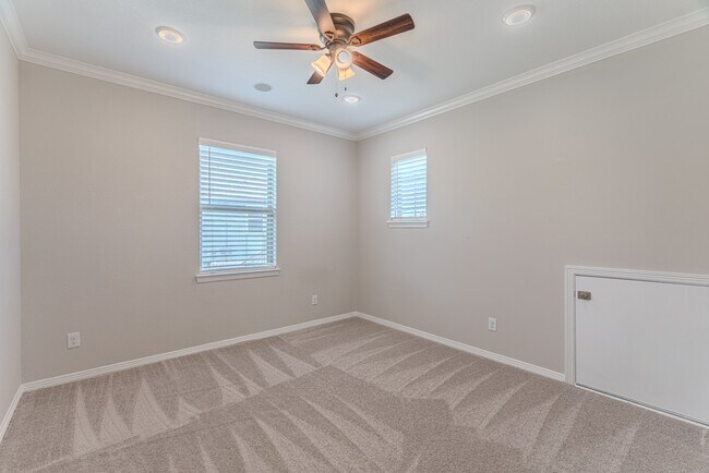 Building Photo - 6 Winter Thicket Pl