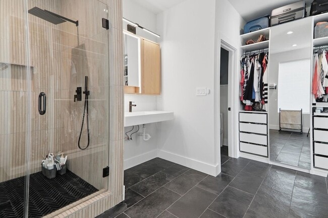 Building Photo - 201 Kahana Ln