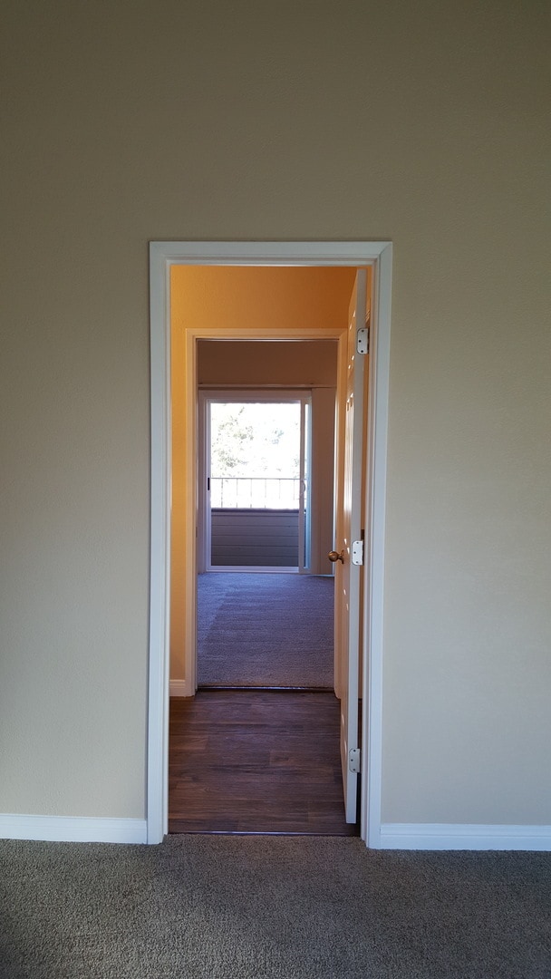 Building Photo - 2 Bed/1.5 Bath Townhouse