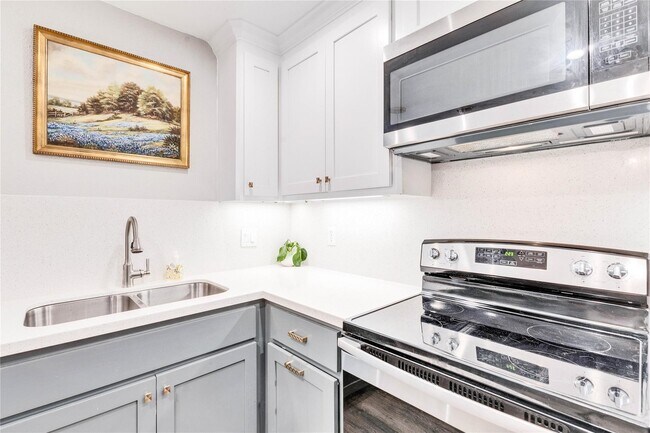 Building Photo - 2450 Wickersham Ln