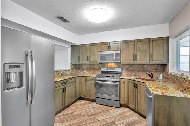 Building Photo - 125 5th Ave N