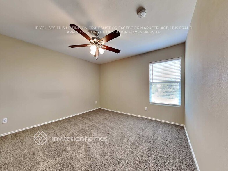 Building Photo - 805 Honey Hollow Dr