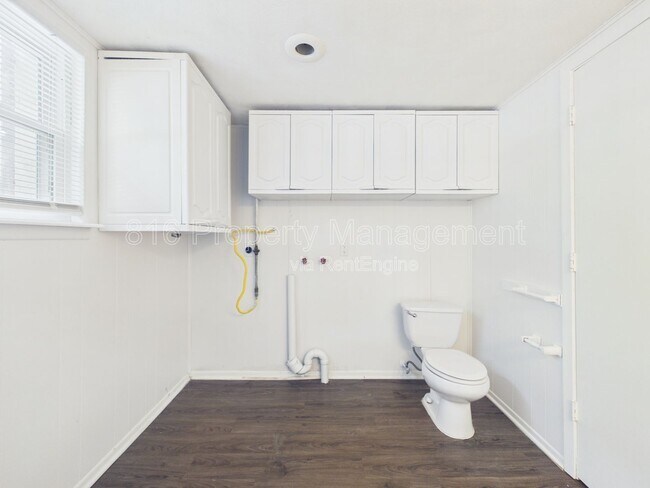 Building Photo - 2833 Tepee Ave