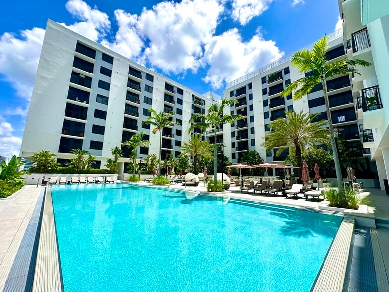 Building Photo - 1910 NW 1st Pl