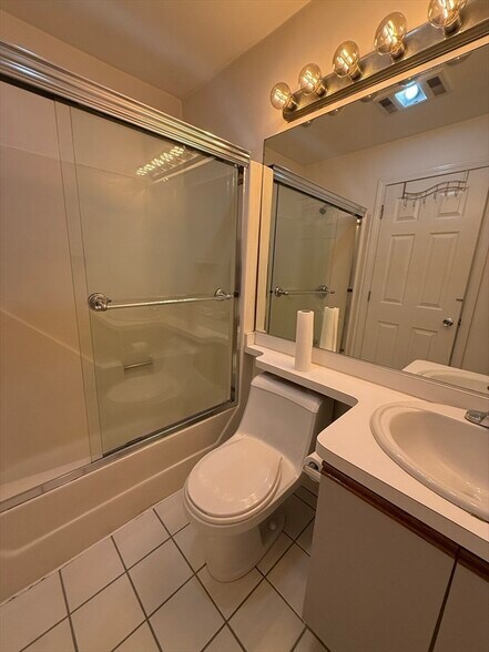 Building Photo - 102 E Brookline St