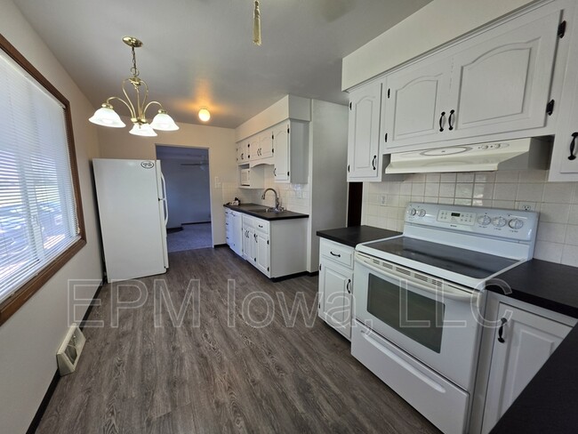 Building Photo - 4747 Danbury St NE