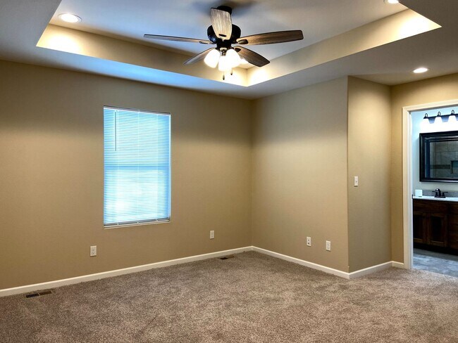 Building Photo - $1,650 - 3Bd, 3Bth, Home