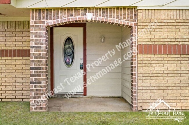 Building Photo - 250 Duhon St