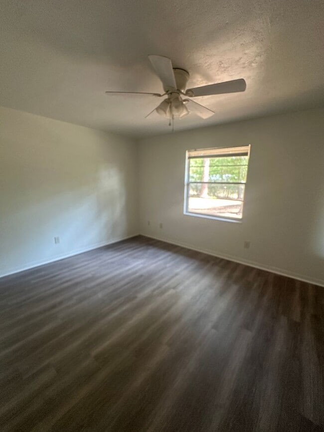 Building Photo - Recently Renovated 3B/2B Home in Northwood Pines