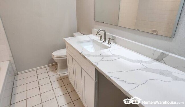Building Photo - FOR RENT - MOVE IN READY - 3BED 2.5BATH - ...