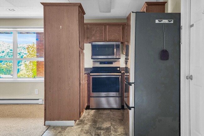 Building Photo - 910 Old Fort Rd