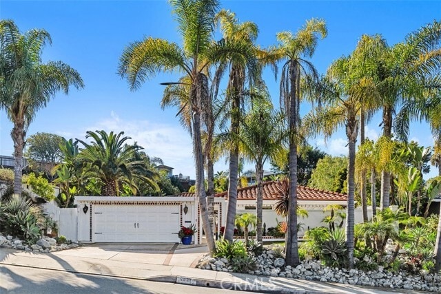 Building Photo - 2621 Via Cascadita