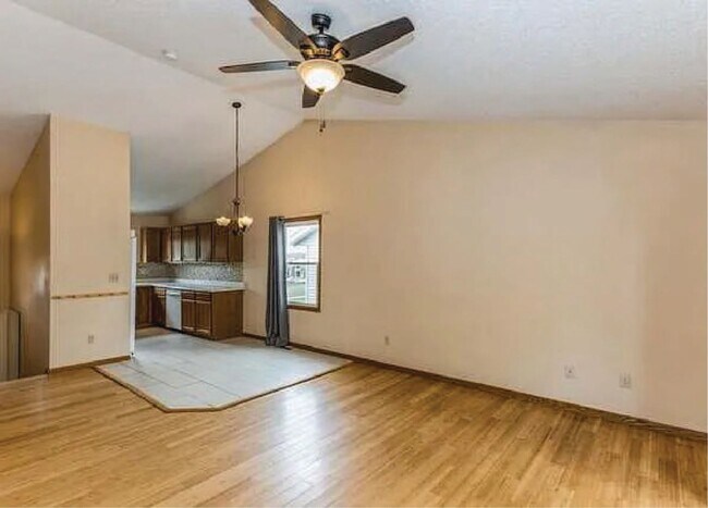 Building Photo - Spacious 3-Bed, 2-Bath Duplex with Fenced ...