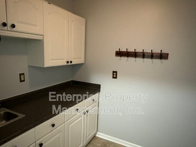 Building Photo - 535 Fox Run Ln