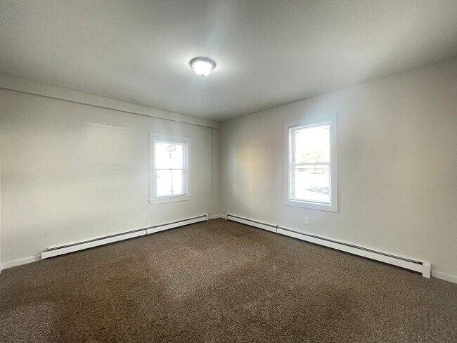 Building Photo - 124 Beech St