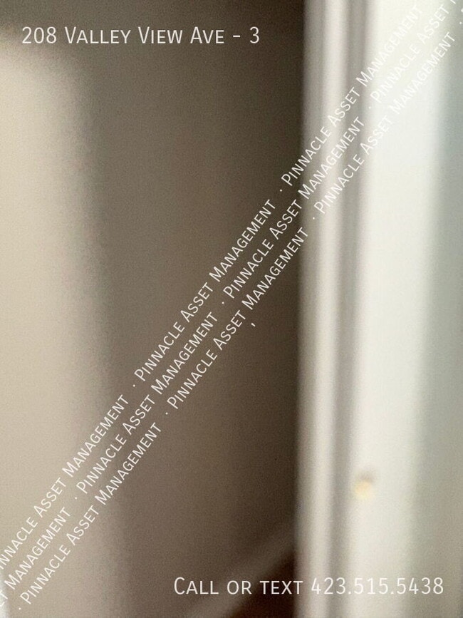 Building Photo - 208 Valley View Ave