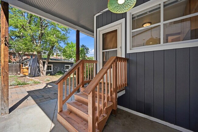 Building Photo - $2,895.95, with $200 Off Cleaning Voucher, 3 Beds - 2 Bath, Single Family Home in Denver with Was...