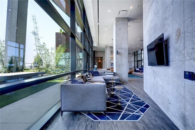 Building Photo - 70 Rainey St