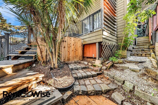 Building Photo - 130-136-136 Mullen Ave