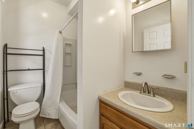 Building Photo - 105 William St