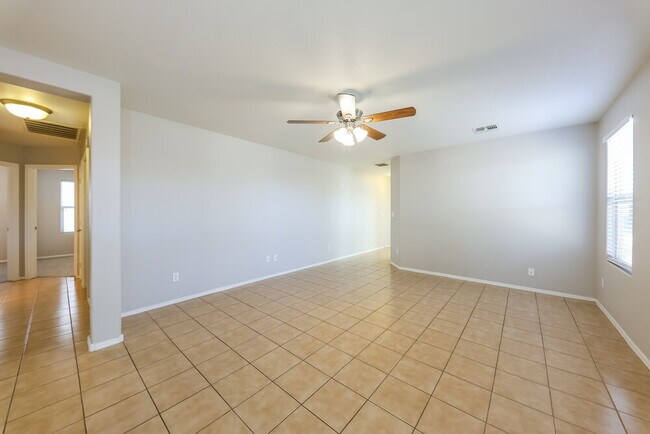 Building Photo - 17746 W Red Bird Rd