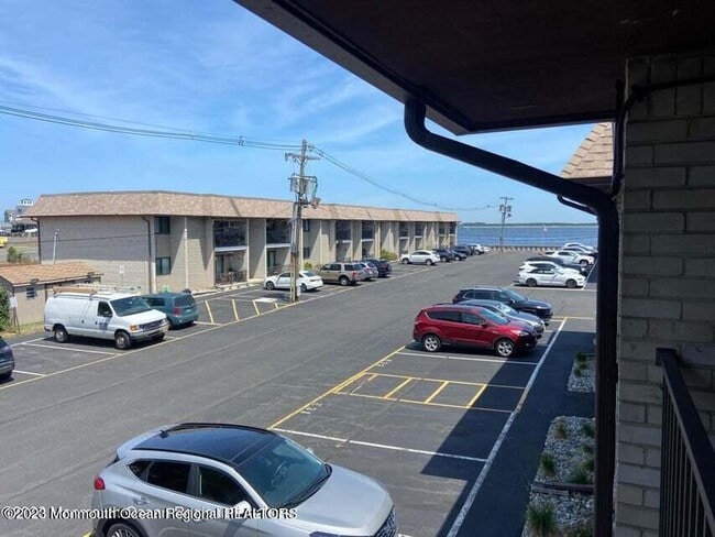 Building Photo - 330 Shore Dr