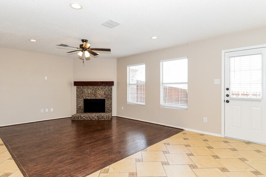 Building Photo - 1434 Hickory Creek Ln