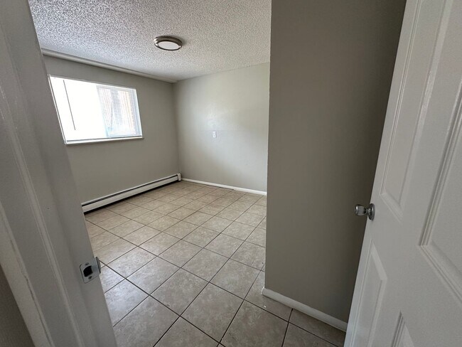 Building Photo - 4315 Lashelle Ave