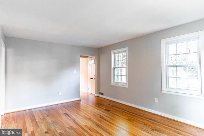 Building Photo - 2759 W George Mason Rd