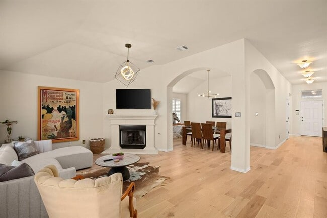 Building Photo - 38 White Magnolia Cir