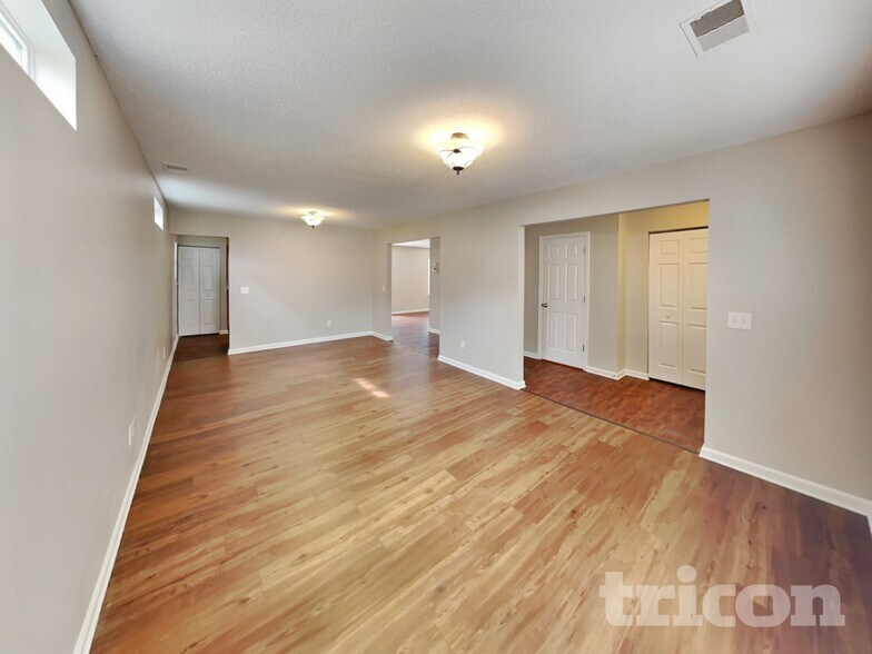 Building Photo - 308 Fox Trot Dr