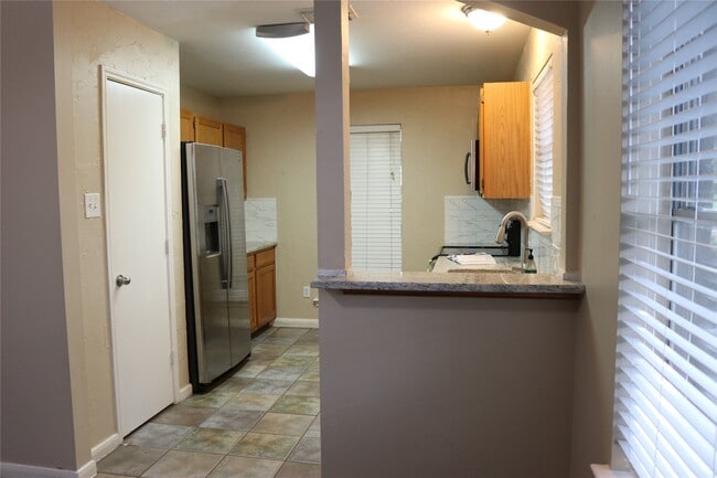 Building Photo - 10926 Waterview Cir