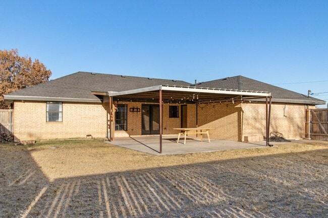 Building Photo - 3701 Oakmont Dr