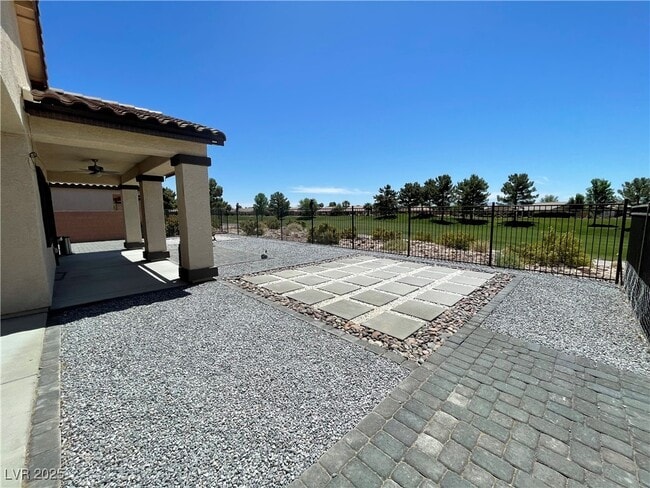 Building Photo - 5341 E La Campana Dr