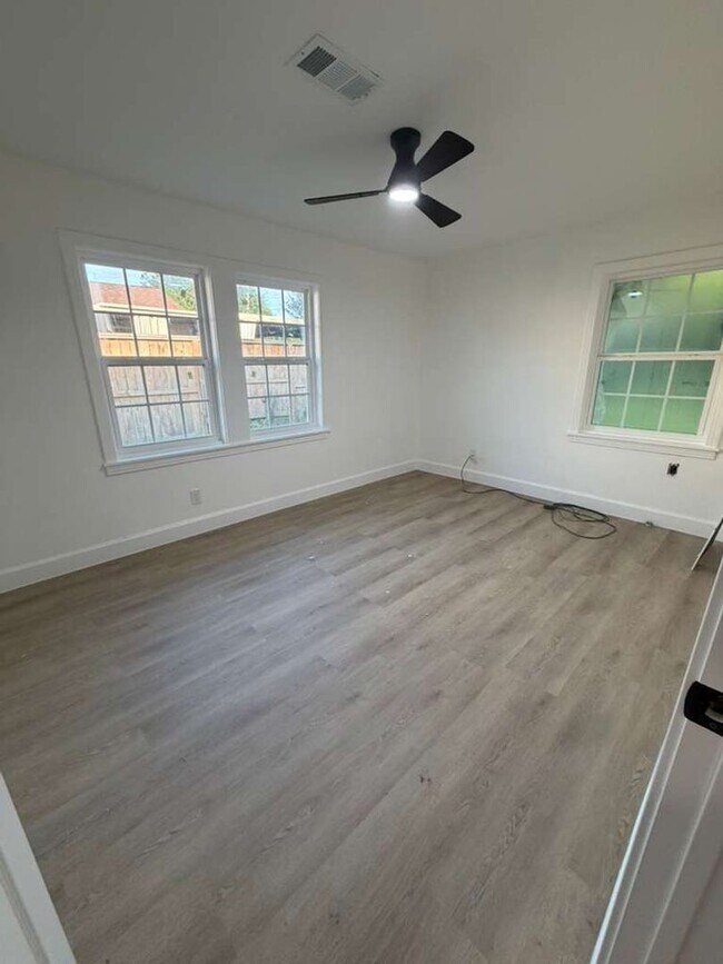 Building Photo - BEAUTIFUL HOME IN HOUSTON. MOVE IN READY!.